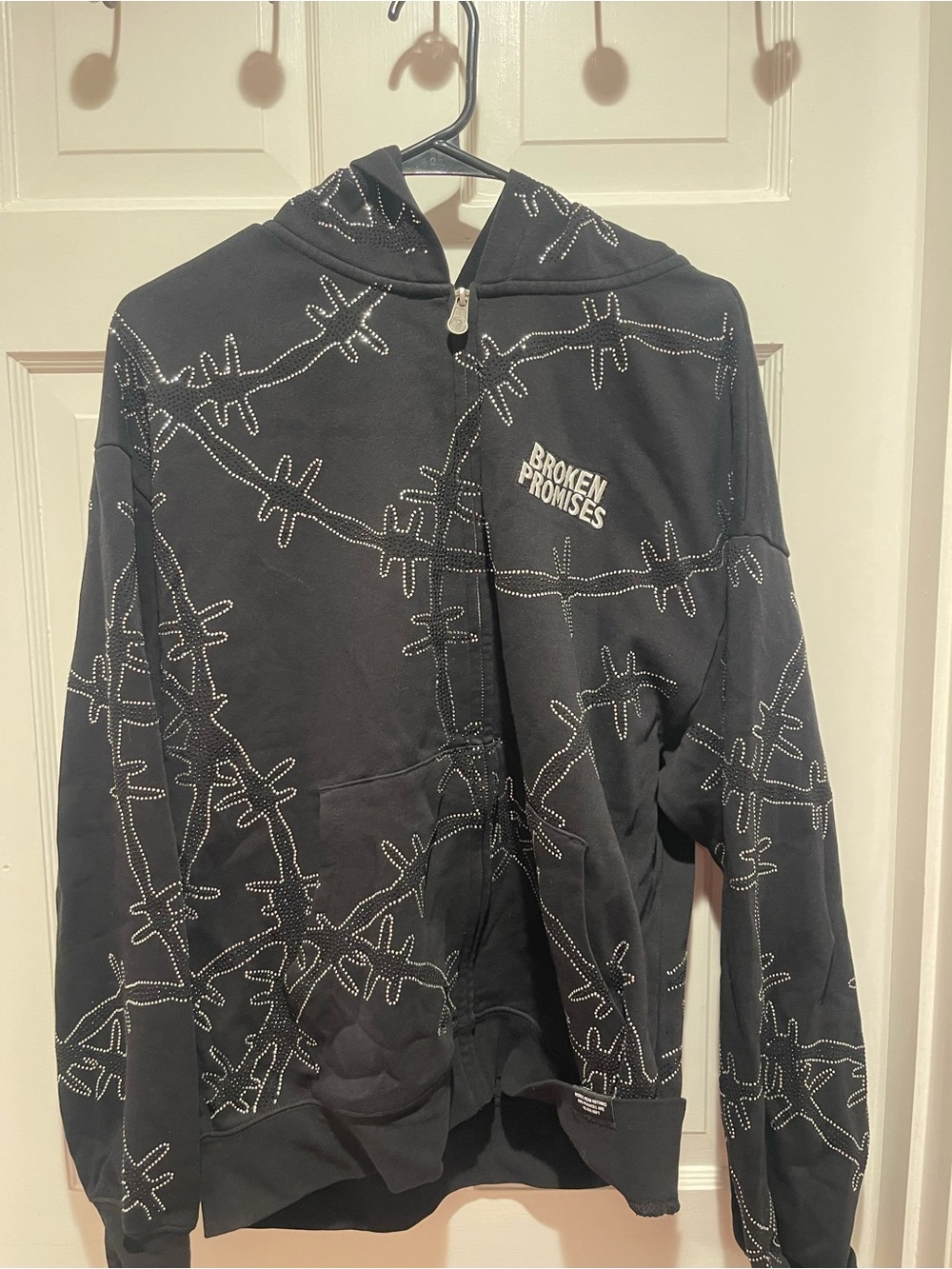 y2k Black Zip-Up Hoodie with Diamond Wire Print Broken Promises